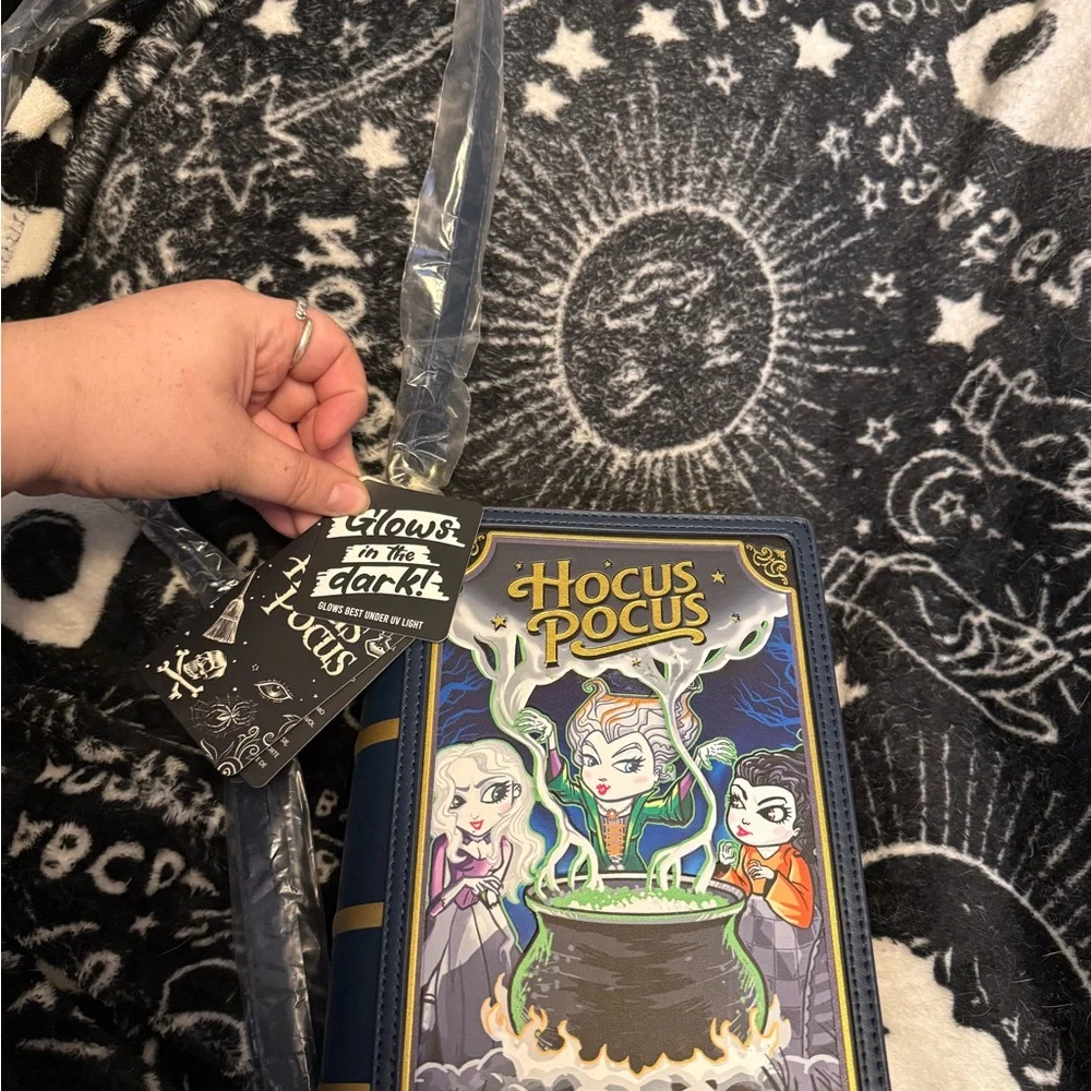 Disney Loungefly Hocus Pocus Book Purse - Picture 5 of 8